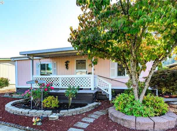 658 S 57TH St, Springfield, OR 97478