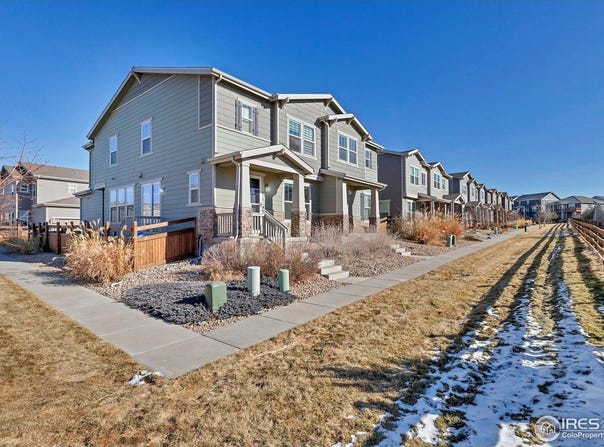 21876 E Radcliff Cir, Aurora, CO 80015