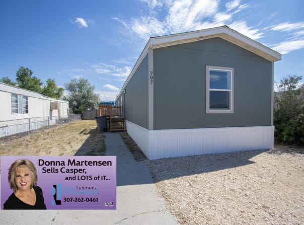 979 5th St, Evansville, WY 82636