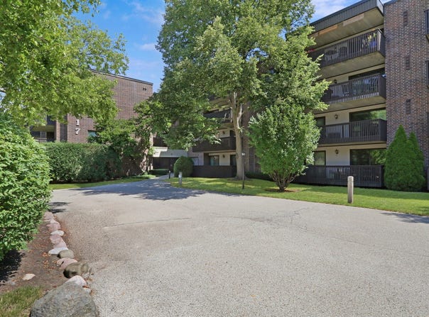 917 Vose Drive, Gurnee, IL 60031