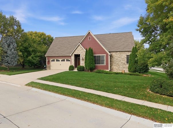 15704 Hartman Avenue, Omaha, NE 68116