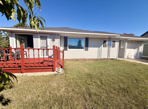 618 W Mcmillan Ave, Newberry, MI 49868