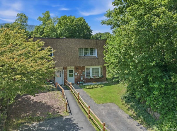 31 Roundtree Court, Beacon, NY 12508