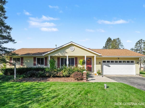 635 Forstrom Drive SE, Lowell, MI 49331