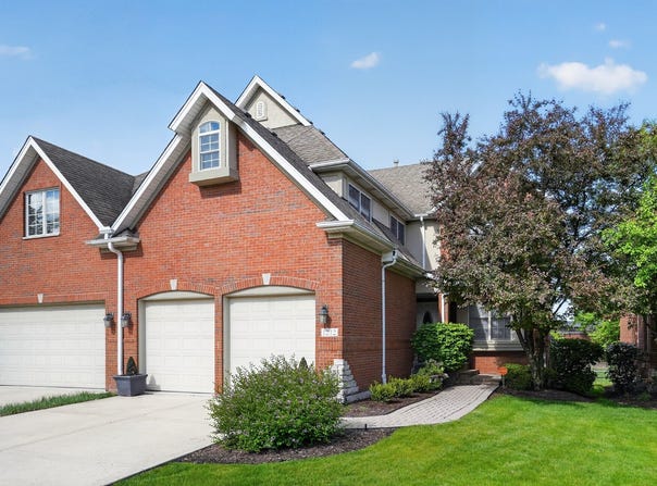 1212 Connamara Court, Westmont, IL 60559