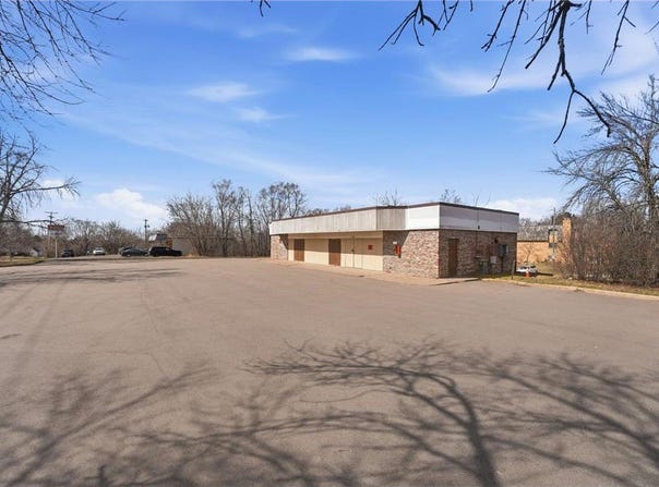2491 County Road E E, White Bear Lake, MN 55110