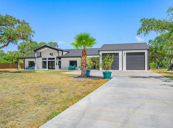 115 Front St, ROCKPORT, TX 78382