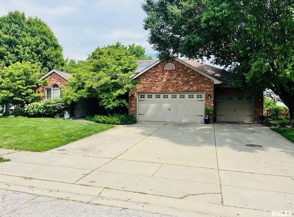 38 Maplehurst Drive, Rochester, IL 62563