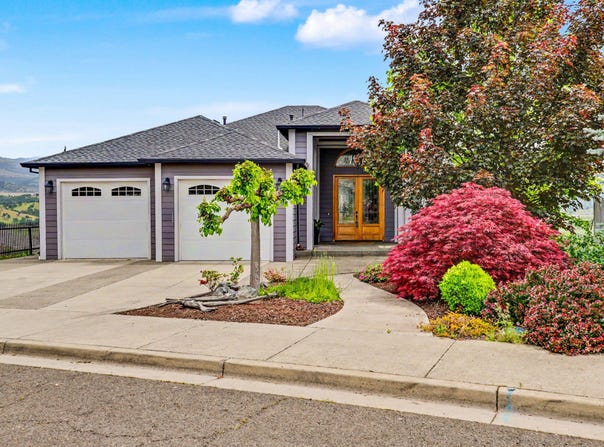 817 Amerman Drive, Phoenix, OR 97535