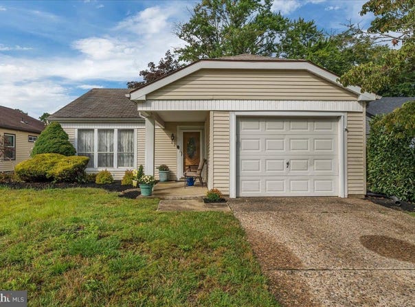 17 DUNSTABLE Road, SOUTHAMPTON, NJ 08088