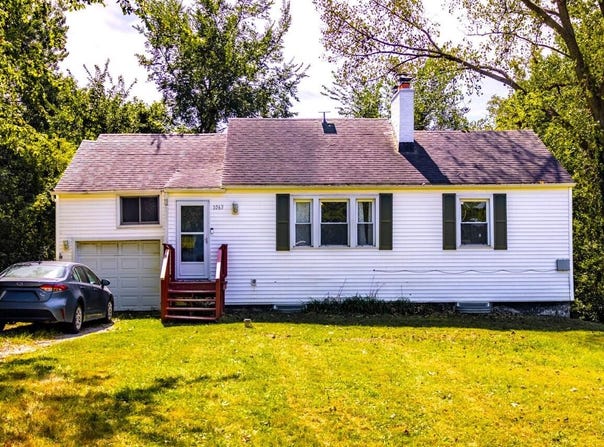 1063 Frontage Road, Chesterton, IN 46304