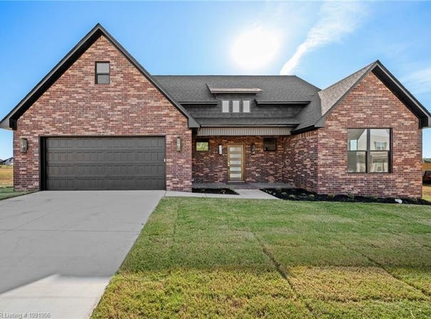 408 Waggoner LN, Barling, AR 72923