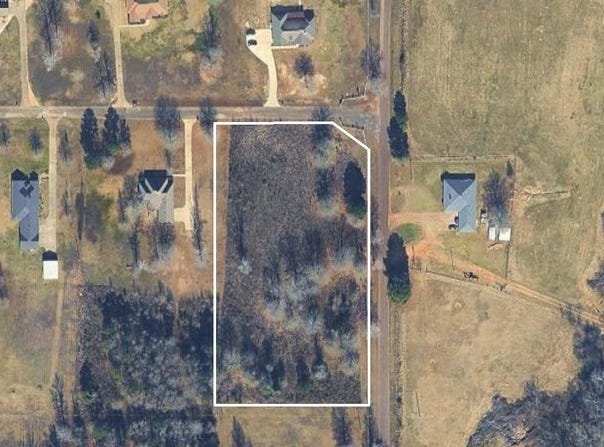 118 Deerfield Rd, Hallsville, TX 65650
