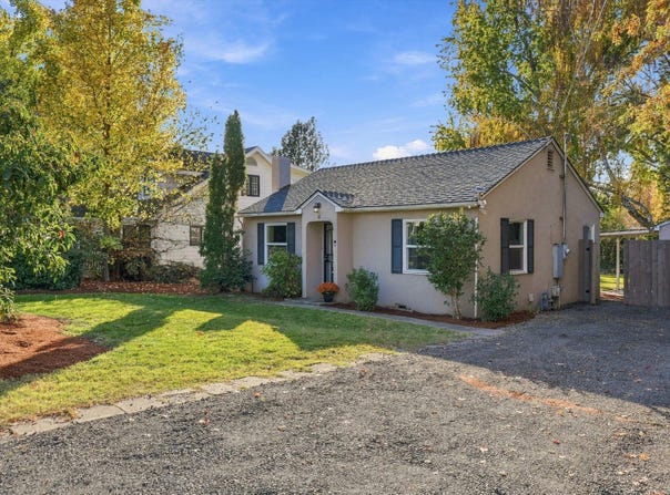 18 Highland Drive, Medford, OR 97504
