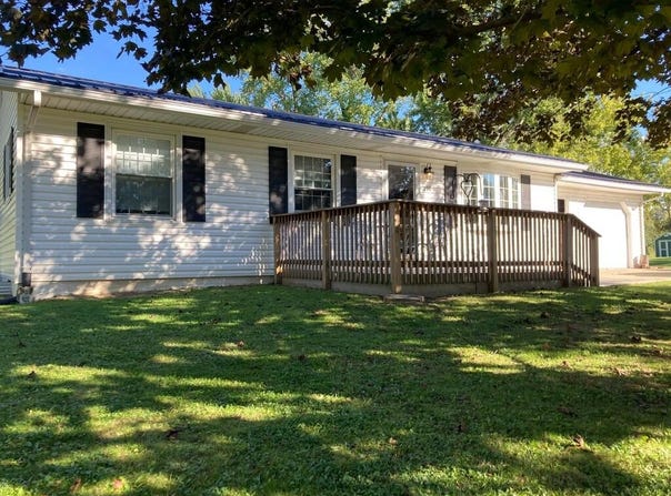 895 Cloverdale Ave, Crestline, OH 44827