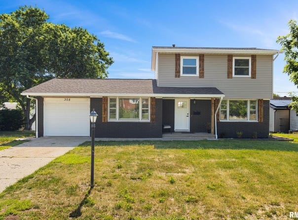308 S HOLLYBROOK Drive, Chillicothe, IL 61523