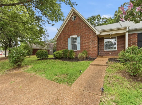 6608 SUNGATE Dr S, Bartlett, TN 38135