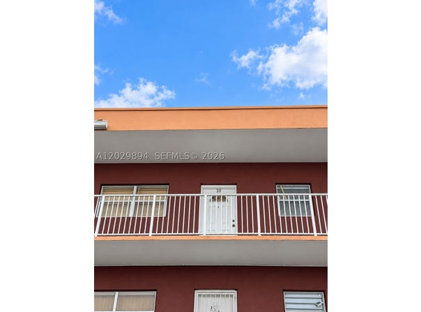 6850 W 16th Dr, Hialeah, FL 33014