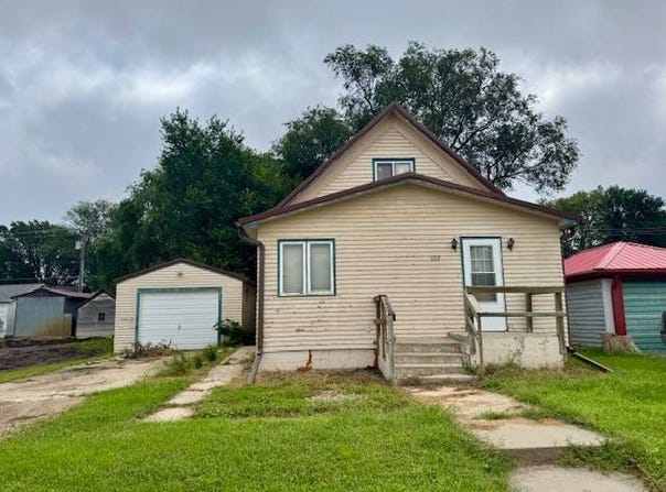 1117 W 3rd Street, Redfield, SD 57469