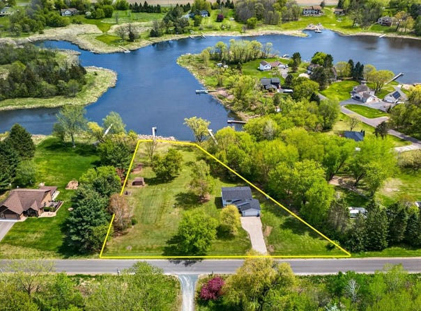 33067 Nueman Trail, Lindstrom, MN 55045