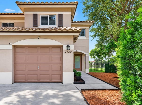 9730 NW 23rd Court, Pembroke Pines, FL 33024