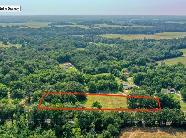 95 Railroad St, TREZEVANT, TN 38258