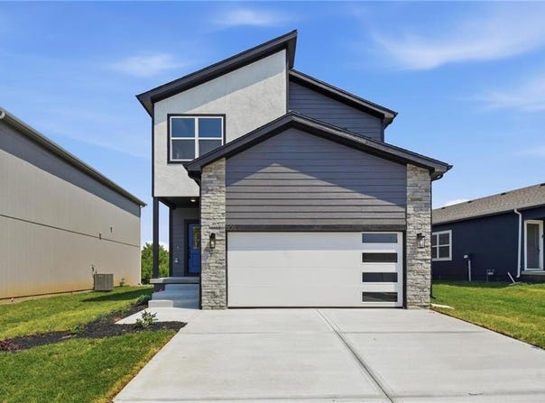 806 Glenn Circle, Raymore, MO 64083