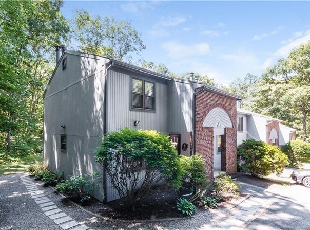 8 Quail Circle, Smithfield, RI 02917