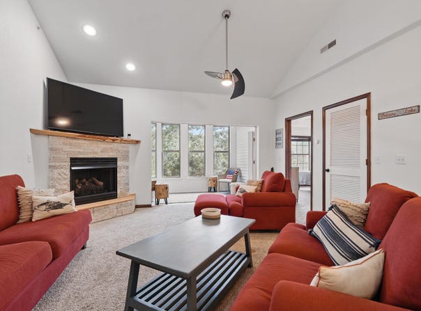235 Lower Emerald Bay Circle, Hollister, MO 65672