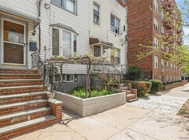 8481 127th Street, Richmond Hill, NY 11415
