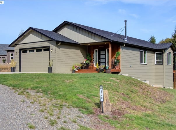 200 RED HAWK Dr, CastleRock, WA 98611