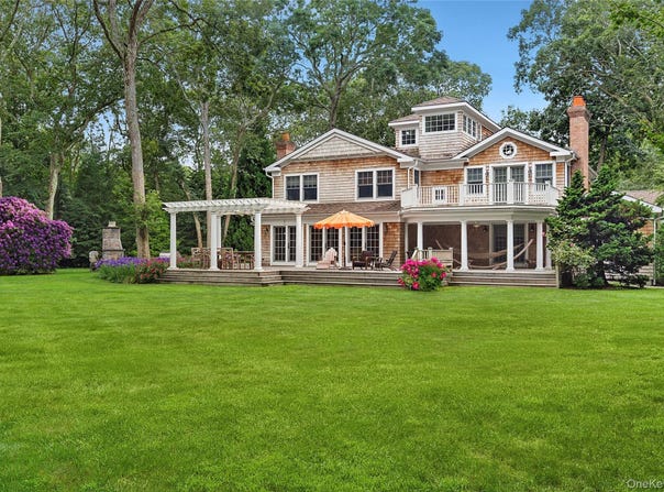 55 Cedar Lane W, Remsenburg, NY 11960