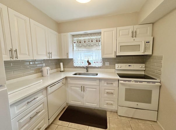 2666 Emory Drive E, West Palm Beach, FL 33415