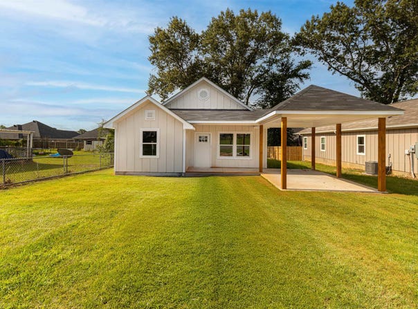 234 Elm St, Winona, TX 75792