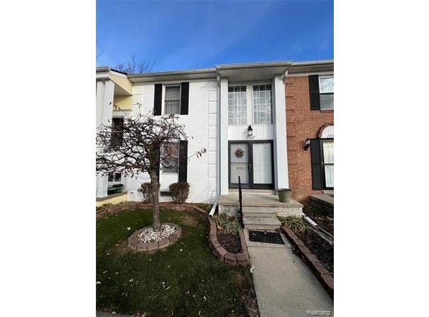 37407 Charter Oaks Boulevard, Clinton Twp, MI 48036