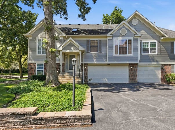 864 N Shady Oaks Drive, Elgin, IL 60120
