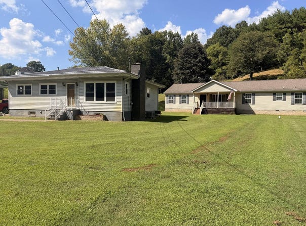 27 Upper Pinch Road, Elkview, WV 25071