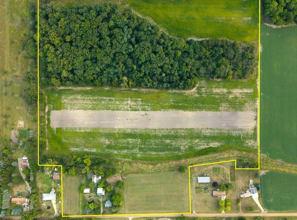 1307 W Marshall Road, St. Johns, MI 48879