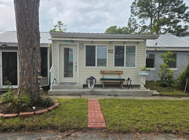 38-2 E Pine St, Lanark Village, FL 32323