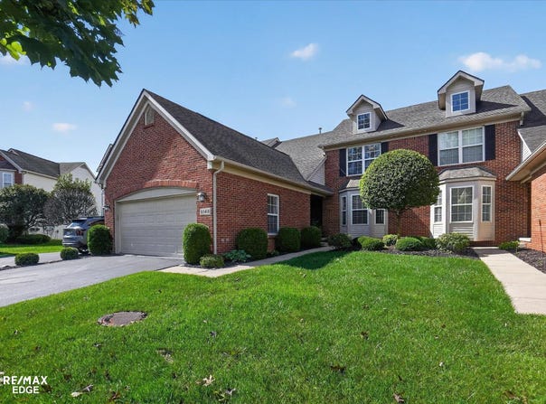 6148 Lone Oak Circle, Grand Blanc, MI 48439