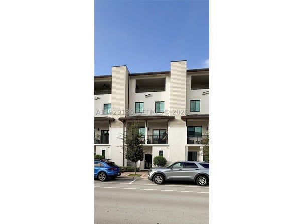 4654 NW 84th Ave, Doral, FL 33166