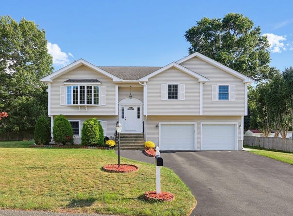 5 Ivy Cir, Randolph, MA 02368