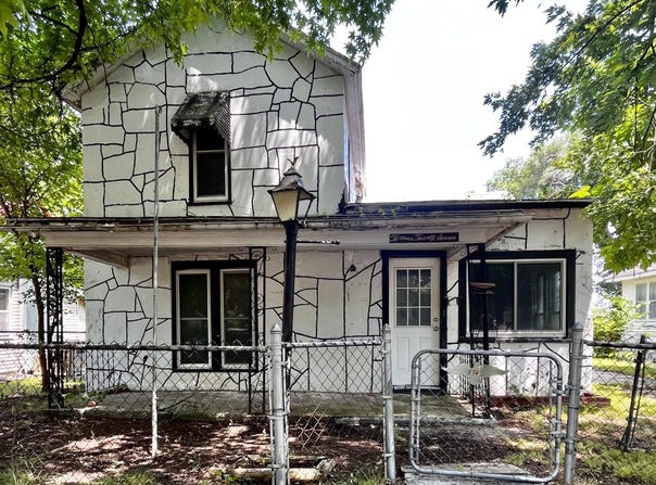 1327 S Kentucky Avenue, Joplin, MO 64801