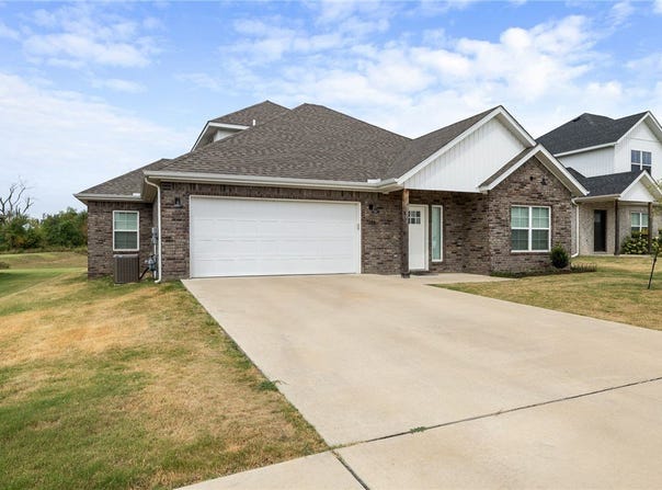 1261 Bootleg Road, Centerton, AR 72713