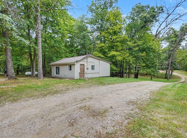 8253 1/2 E 62nd Street, Newaygo, MI 49337