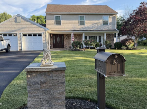 20 Bayberry Drive, Holmdel, NJ 07733