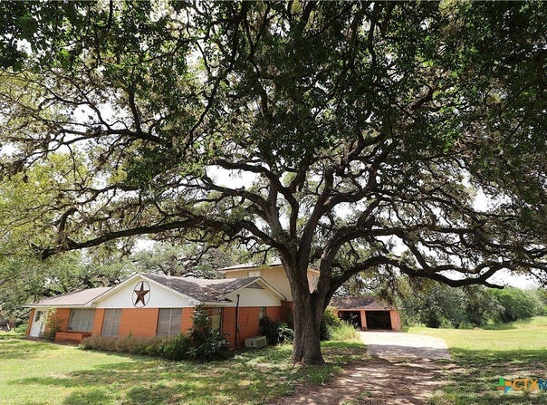 229 E Fannin Street, Goliad, TX 77963