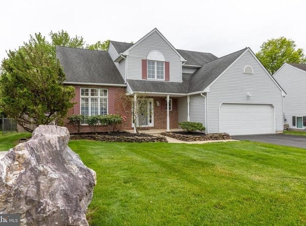215 E FLAGSTONE DRIVE, NEWARK, DE 19702