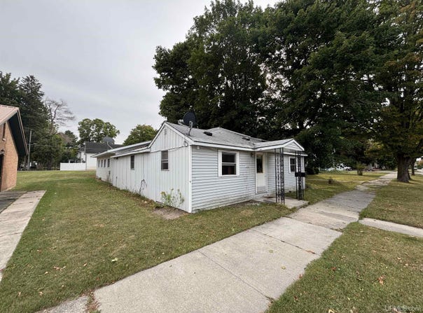 209 W John Street, Newberry, MI 49868
