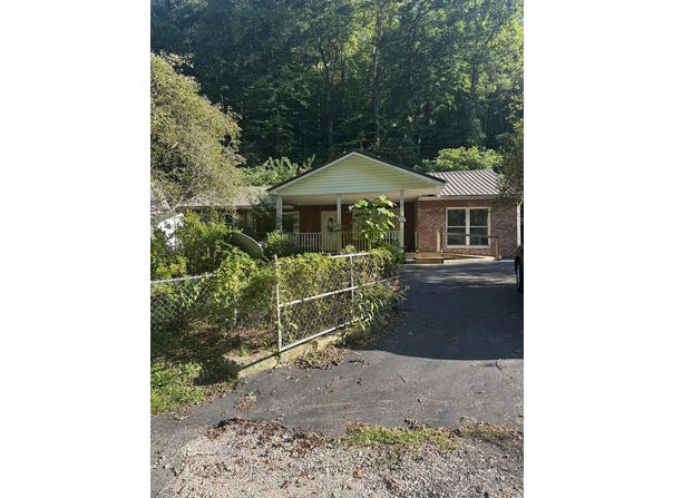 803 Poplar Fork, Beauty, KY 41203